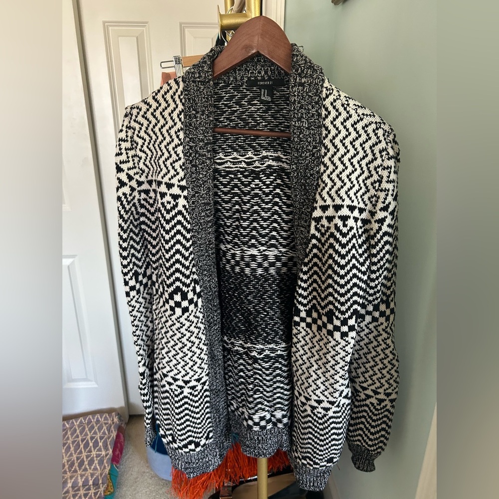 Forever 21 Black & White Knit Cardigan